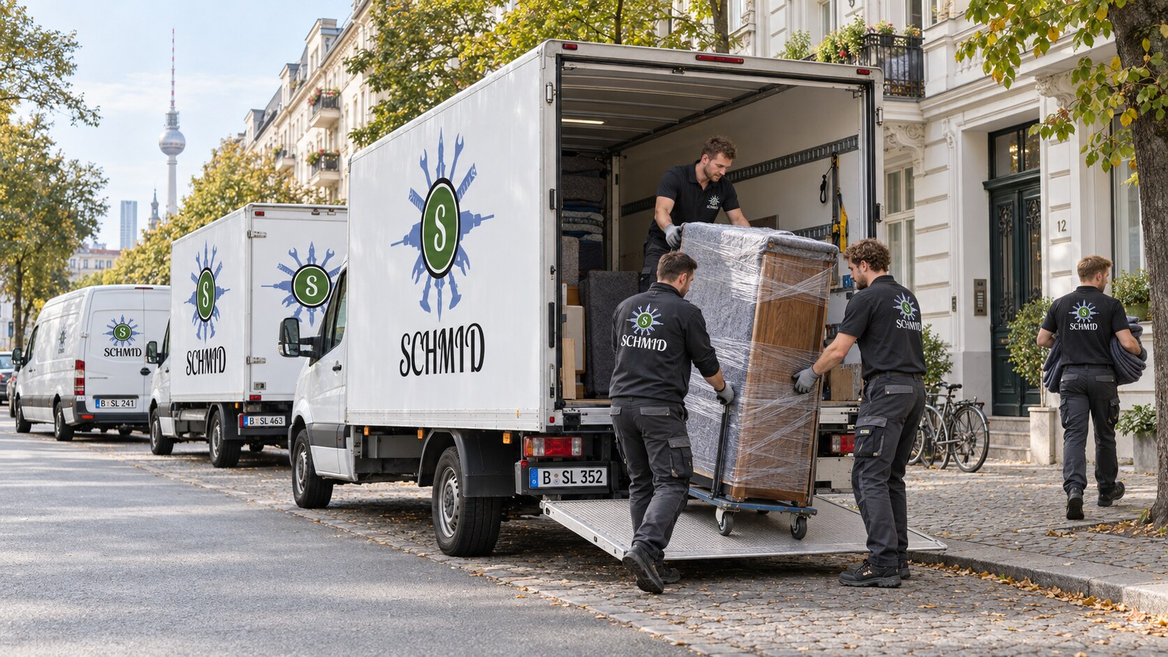 SCHMID LOGISTIK Team bei einer professionellen Entladung in Berlin